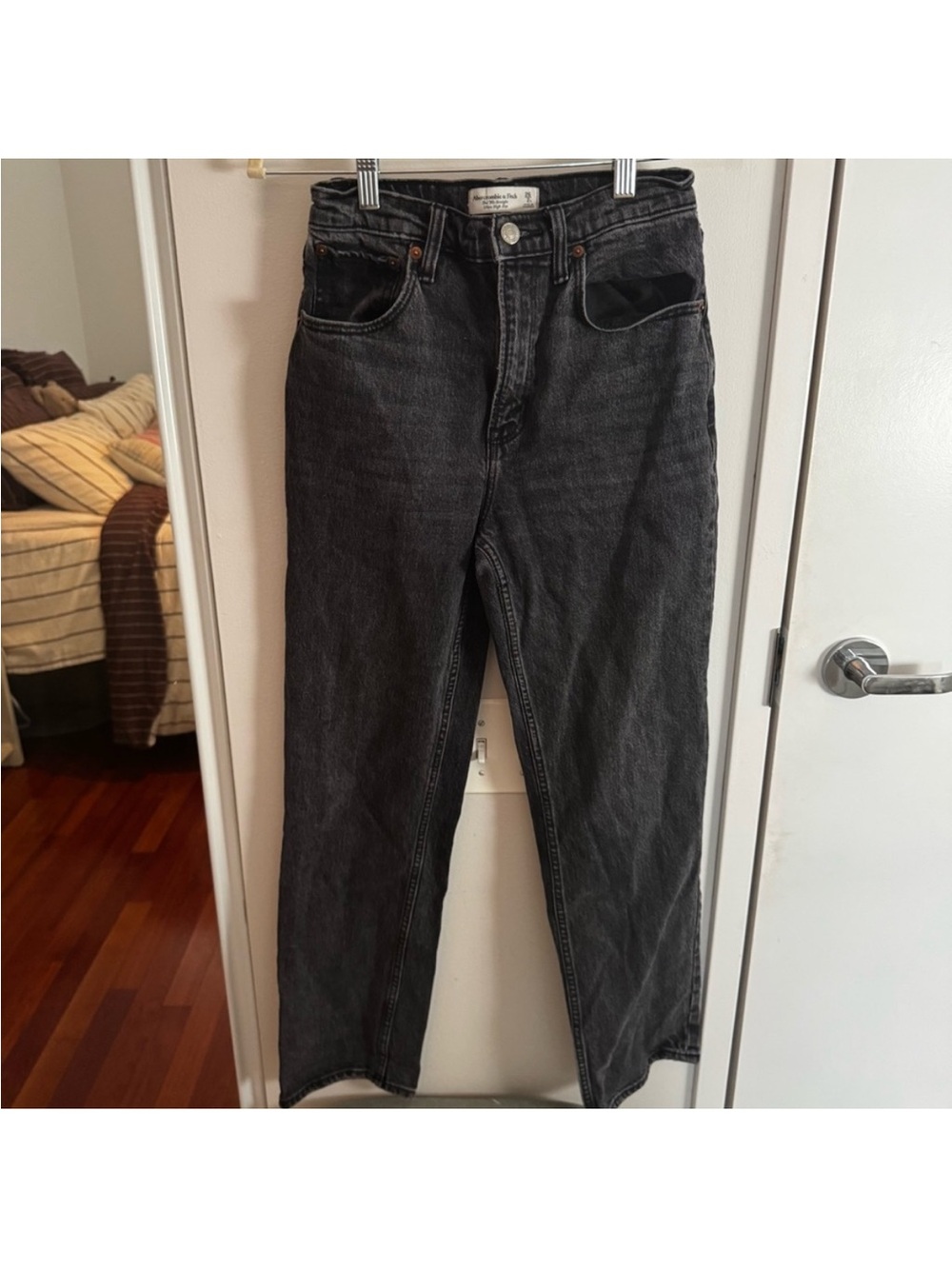 Abercrombie 90s Straight Ultra High Rise Gray Wash Jeans Size 26 - Picture 2 of 6